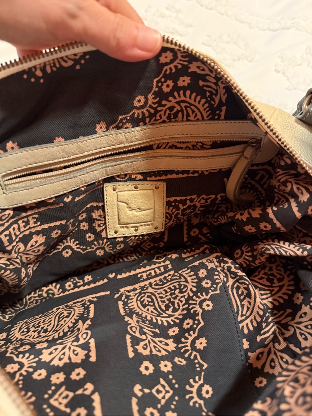 Free People Ombré Leather Tote in Tan, Cream & Gray 🔥🔥🔥🔥 Color sold out. - Picture 4 of 6